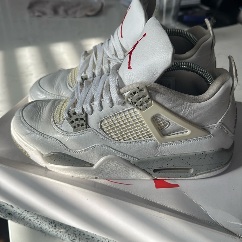 Air Jordan 4 Retro White Oreo Iconic Style Footwear